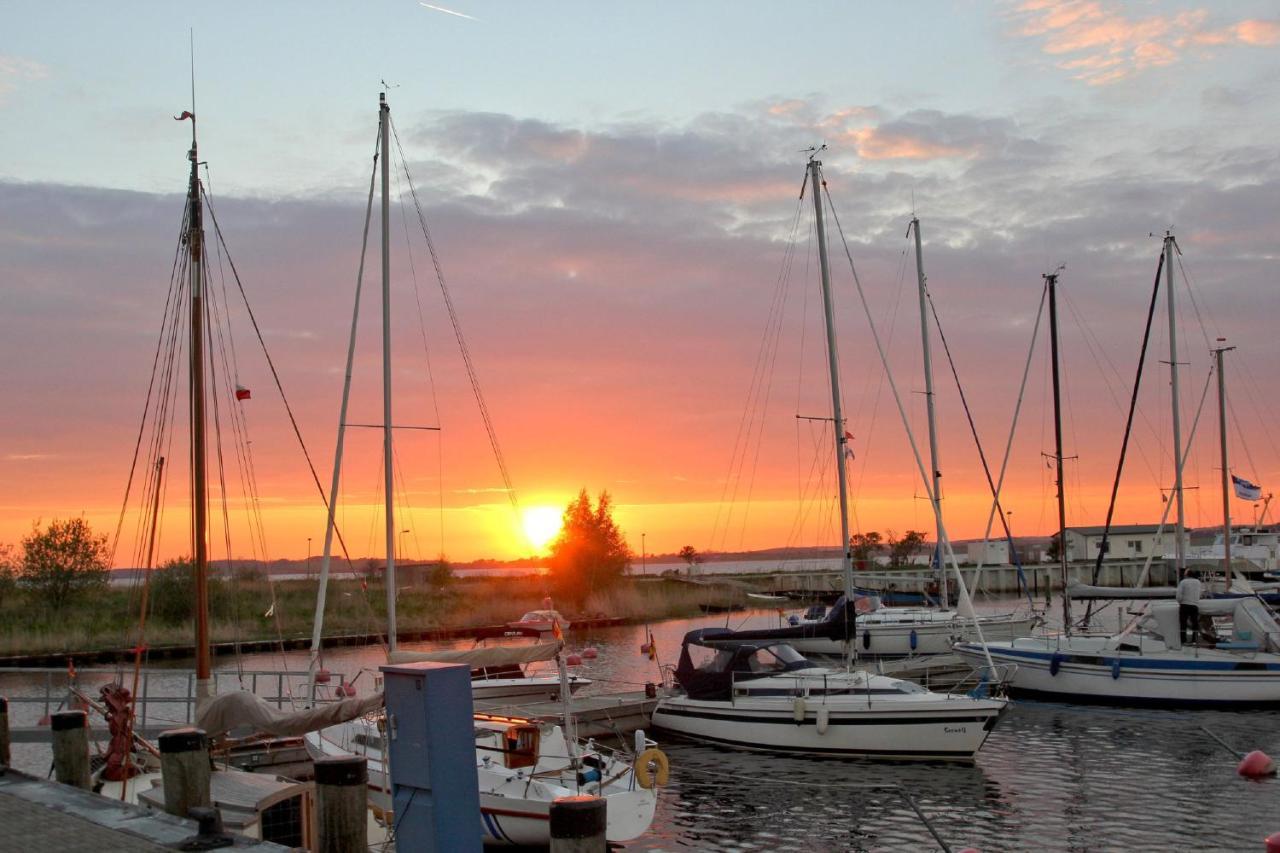 Strandnah Mit Balkon, Gratis Nutzung Vom Ahoi Erlebnisbad Und Sauna In Sellin - Strandhaus Moenchgut Fewo21 Lobbe Kültér fotó